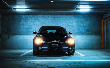 PHOTO CAR IN A CAR PARK ALFA ROMEO