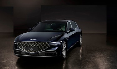 GENESIS G90 PARKED ON CONCRETE FLOOR 