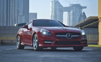 RED LUXURY MERCEDES-BENZ