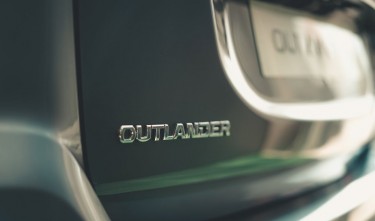 A CLOSEUP SHOT OF A MITSUBISHI OUTLANDER CAR DETAILS