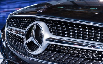 PHOTO OF MERCEDES-BENZ GRILLE 