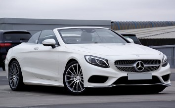 WHITE MERCEDES-BENZ SL500