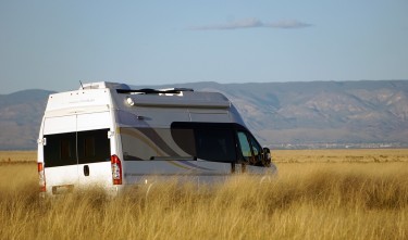 VAN FIELD MERCEDES TRAVELLING