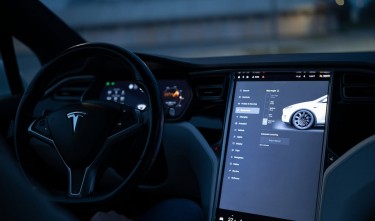 COMPUTER IN TESLA CAR 