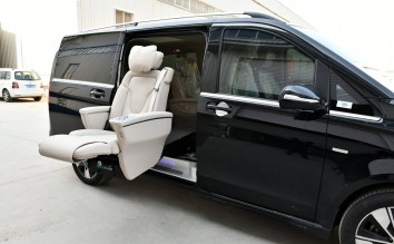 MERCEDES-BENZ V CLASS WITH WHITE LEATHER SEAT