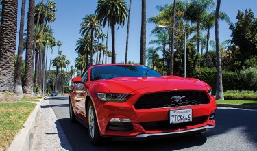 CONVERTIBLE FORD MUSTANG 