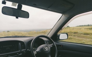 BLACK CAR STEERING WHEEL TOYOTA