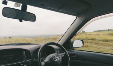 BLACK CAR STEERING WHEEL TOYOTA