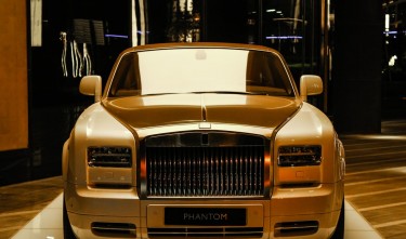 GOLDEN ROLLS-ROYCE PHANTOM DROPHEAD COUP