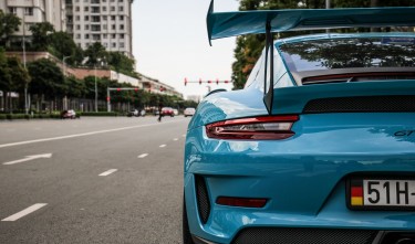 PORSCHE 911 GT2 SPORTS CAR ROAD