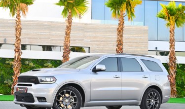 DODGE DURANGO PARKED NEAR PALM TREES