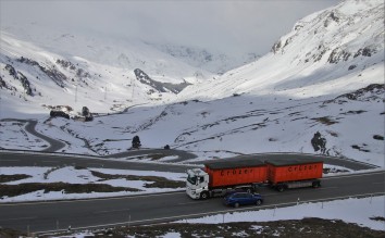 TRAIL MOUNTAIN SNOW THE ALPS, TRUCK