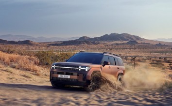 HYUNDAI SANTA FE ON DESERT