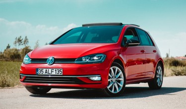 RED SPORTS VOLKSWAGEN GOLF 