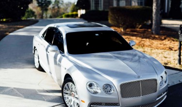 PHOTO OF A BENTLEY CAR