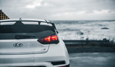 PHOTO OF A WHITE HATCHBACK CAR HYUNDAI