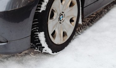 CLOSE UP SHOT OF A TIRE BMW