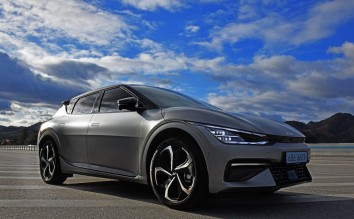 PHOTO OF A CAR UNDER A CLOUDY SKY KIA