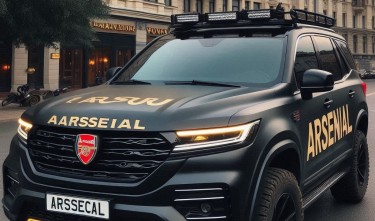 BLACK SUV WITH ARSENAL WRITTEN ON CAR PLATE 