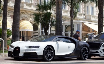 CAR VEHICLE ROAD PAYMENT STREET BUGATTI 