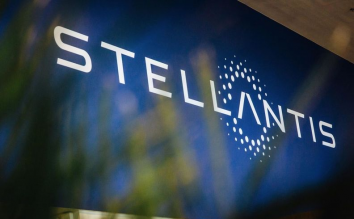 Stellantis' Declining Output Prompt Workers to Plan October Strike