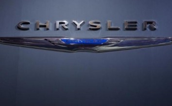 Safety group asks U.S. regulators for defect probe of Chrysler vehicles