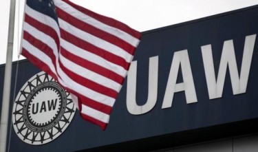 UAW presses Daimler at Alabama plant after NLRB victory