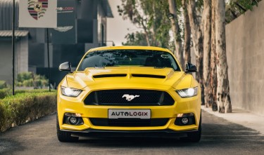 YELLOW FORD MUSTANG