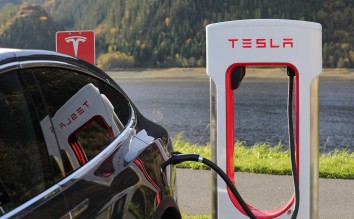 TESLA MODEL X CHARGING 