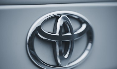 CLOSE-UP OF TOYOTA EMBLEM 