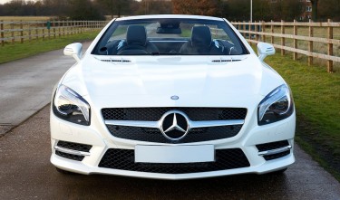 CLOSE UP SHOT OF A WHITE SPORTS CAR 