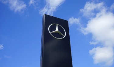 BLACK MERCEDES BENZ BUILDING UNDER BLUE AND WHITE SKY