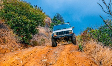 WHITE TRUCK ON BROWN ROAD, JEEP CAR BRAND 