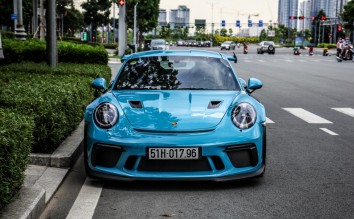 PORSCHE 911 GT2 SPORTS CAR ROAD