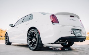 A WHITE CHRYSLER 300