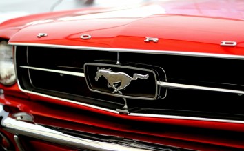 FORD MUSTANG RED 